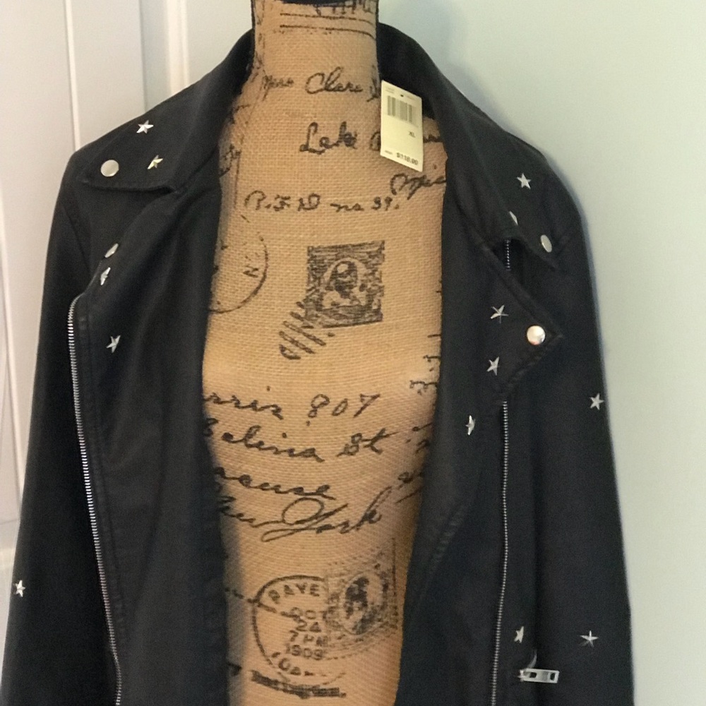 Max Edition Black short waist jacket